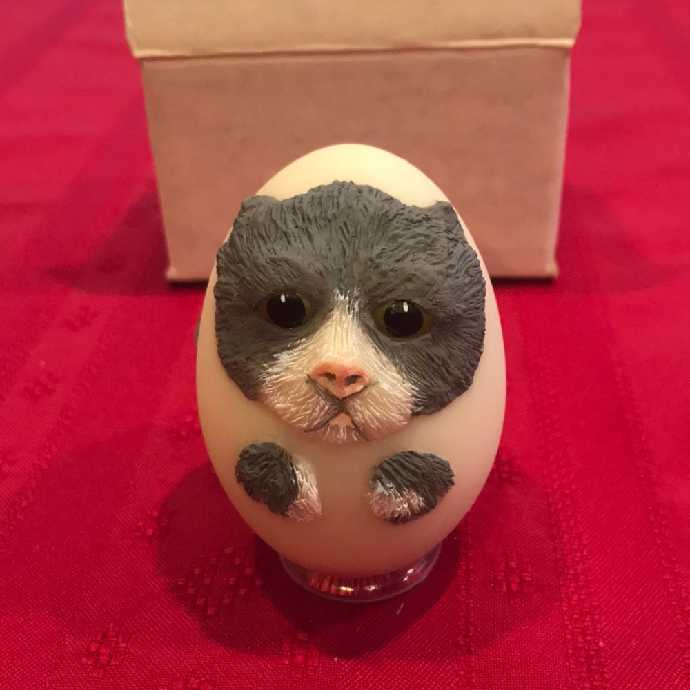 Gray Cat Eggcentric Sculpture